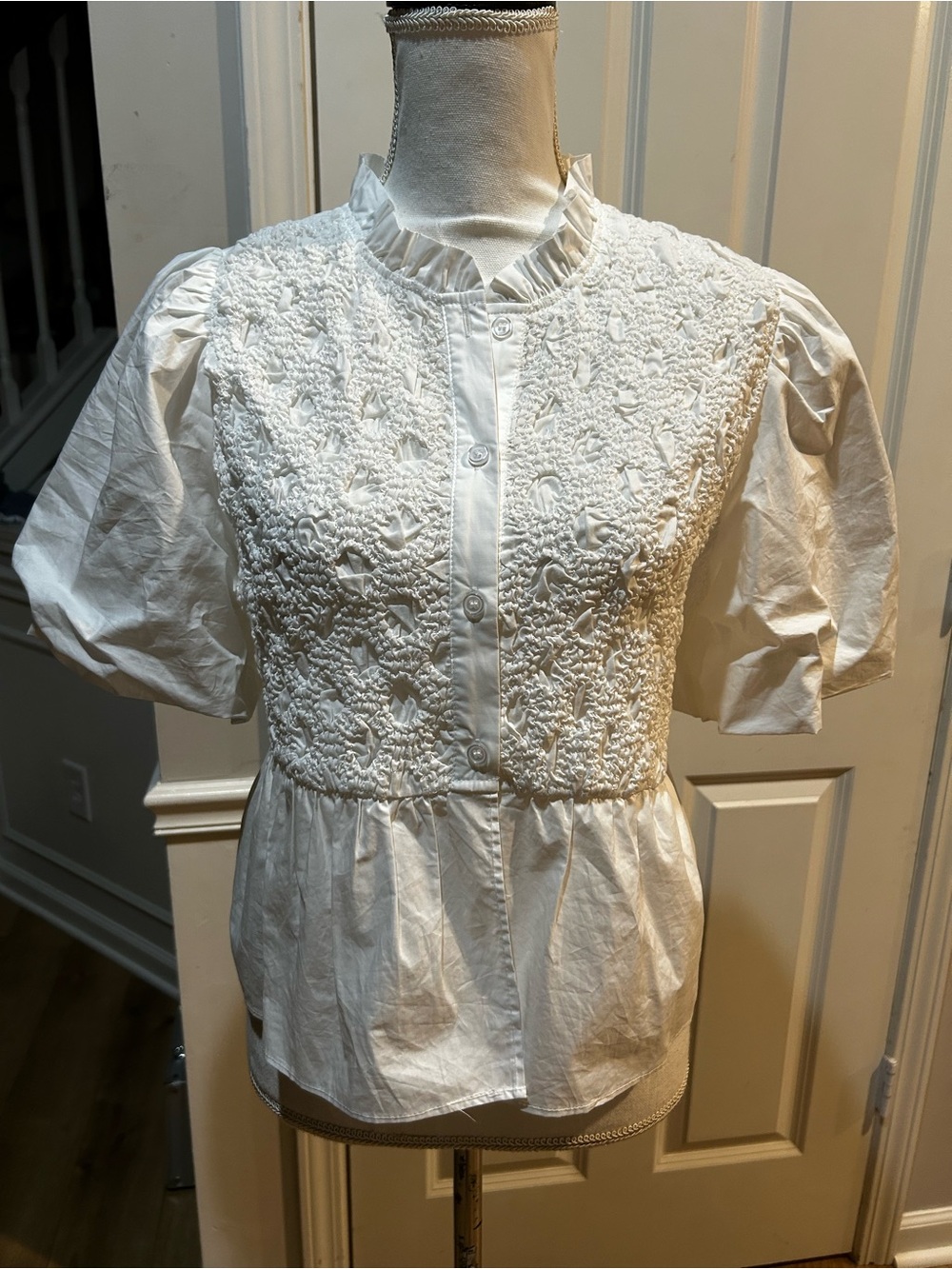 Lalavon White Smocked Button-Front Puff Sleeve Top M